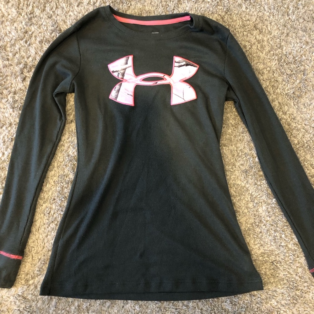 Women’s Under Armour cold-gear long sleeve shirt